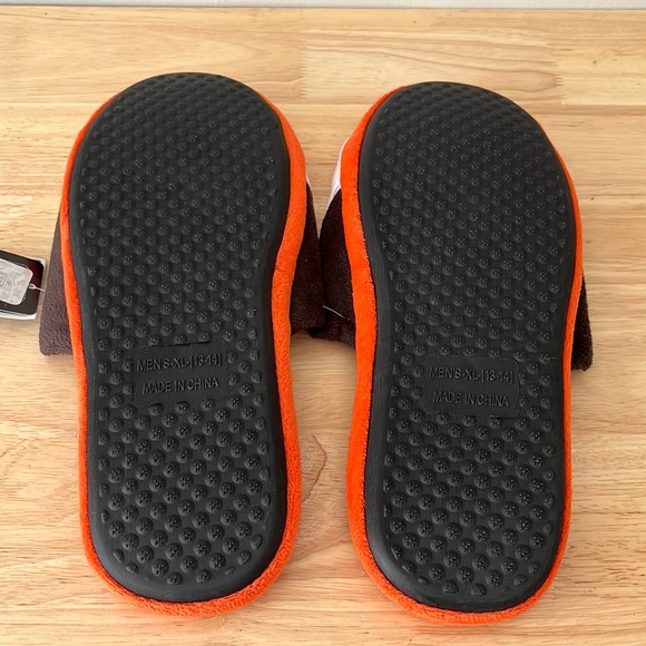 NFL | Cleveland Browns Slippers - Picture 3 of 3